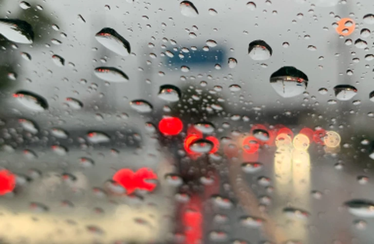 雨の日の運転方法は？ | 山口のペーパードライバー講習なら運転家庭教師のFOCUS